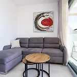 Superior Fiva With Sea View, Pool And Free Parking شقة