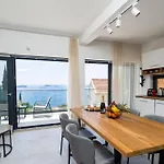 Superior Fiva With Sea View, Pool And Free Parking شقة *