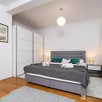 Superior Fiva With Sea View, Pool And Free Parking * مْليني