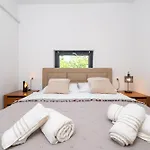 Superior Fiva With Sea View, Pool And Free Parking