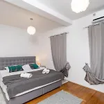 Superior Fiva With Sea View, Pool And Free Parking شقة *