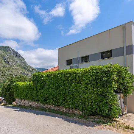 Superior Fiva With Sea View, Pool And Free Parking Apartmán