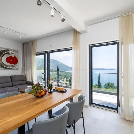 Superior Fiva With Sea View, Pool And Free Parking