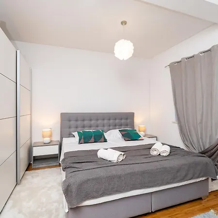 Superior Fiva With Sea View, Pool And Free Parking Apartamento Mlini