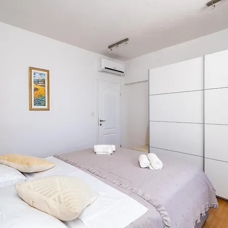 Superior Fiva With Sea View, Pool And Free Parking Apartament Mlini
