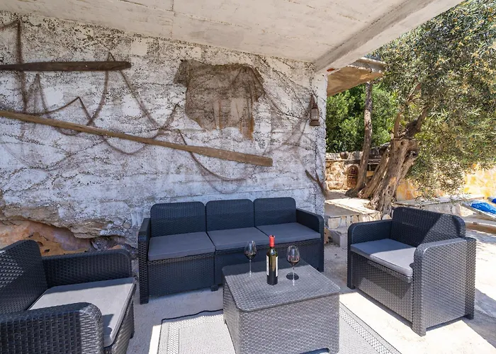 Apartmán Superior Fiva With Sea View, Pool And Free Parking