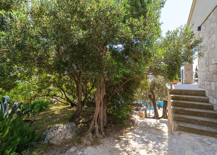 Apartmán Superior Fiva With Sea View, Pool And Free Parking Mlini