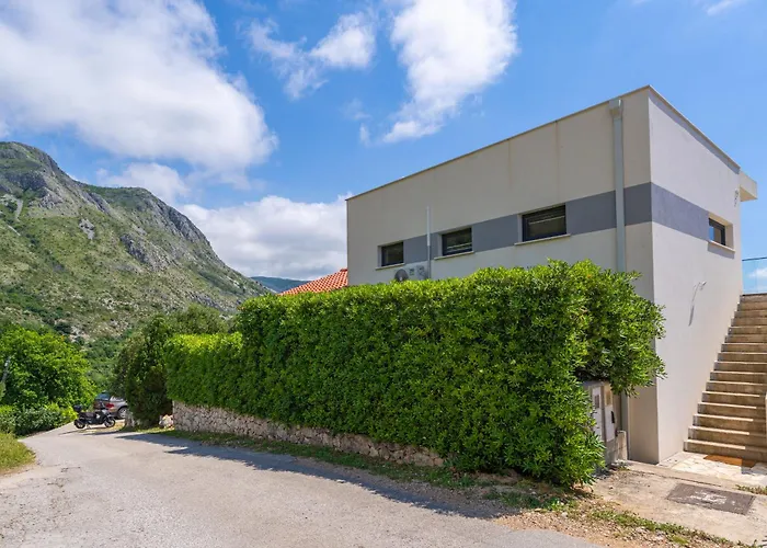 Superior Fiva With Sea View, Pool And Free Parking Apartmán