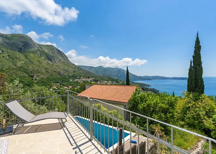 Apartmán Superior Fiva With Sea View, Pool And Free Parking