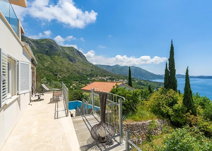 Superior Fiva With Sea View, Pool And Free Parking Apartmán