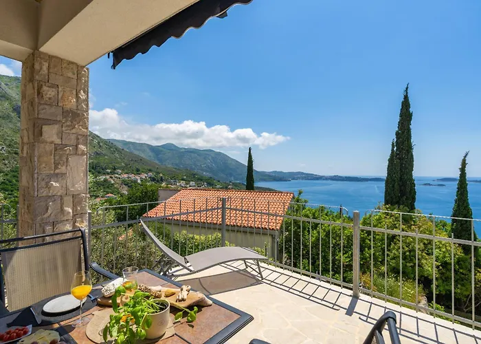 Apartmán Superior Fiva With Sea View, Pool And Free Parking