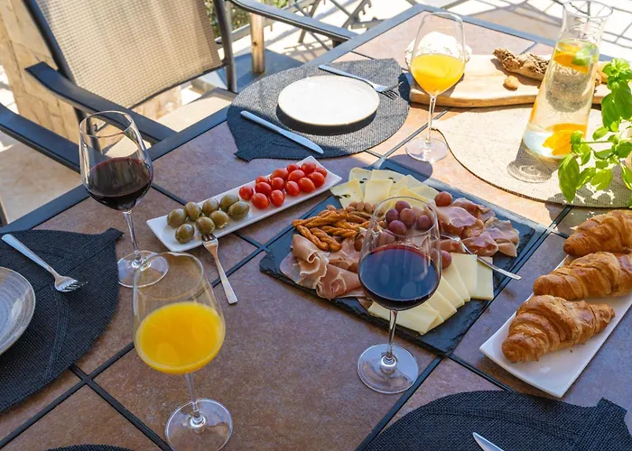 Superior Fiva With Sea View, Pool And Free Parking