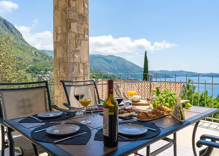 Superior Fiva With Sea View, Pool And Free Parking Apartmán *