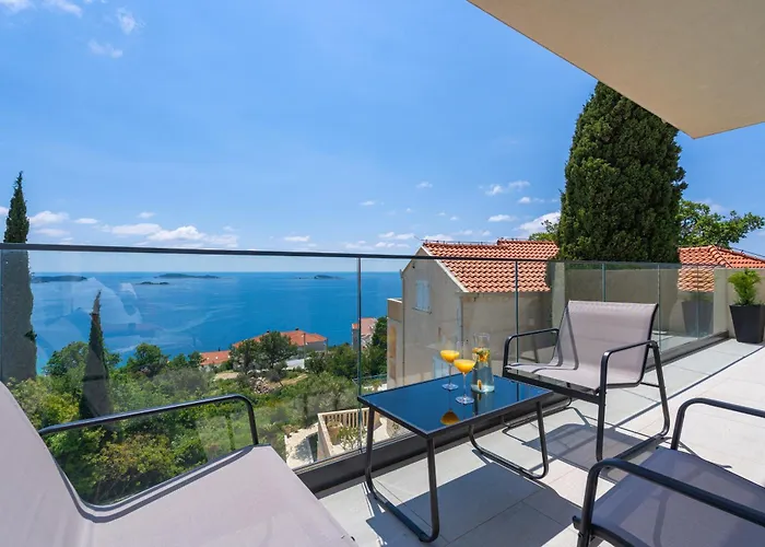 Superior Fiva With Sea View, Pool And Free Parking