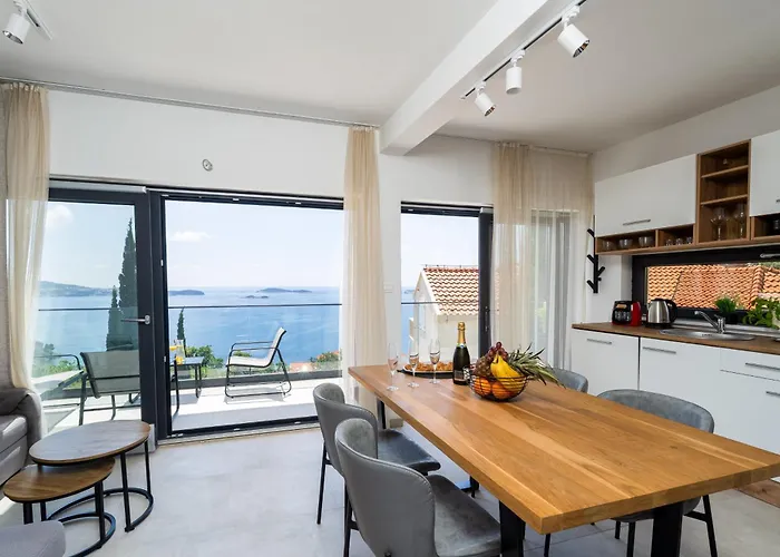 Superior Fiva With Sea View, Pool And Free Parking Apartmán *