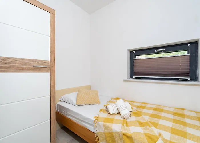 Apartmán Superior Fiva With Sea View, Pool And Free Parking *