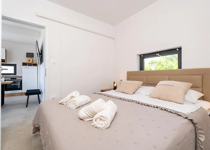 Superior Fiva With Sea View, Pool And Free Parking