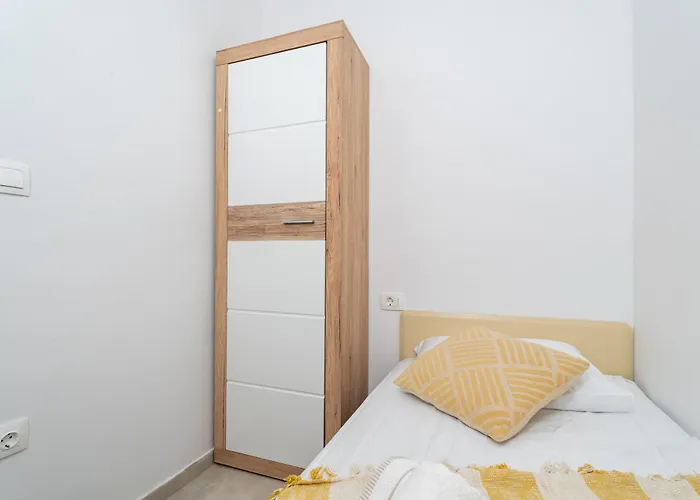 Superior Fiva With Sea View, Pool And Free Parking Apartmán