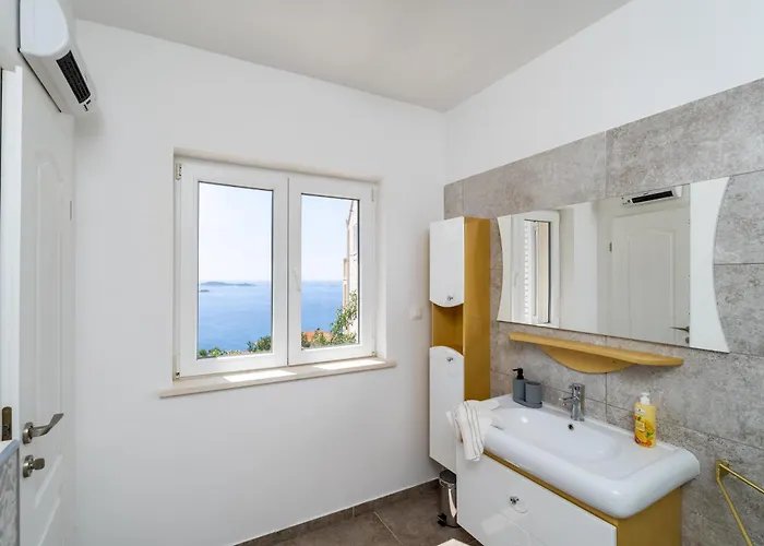 Superior Fiva With Sea View, Pool And Free Parking Apartmán *