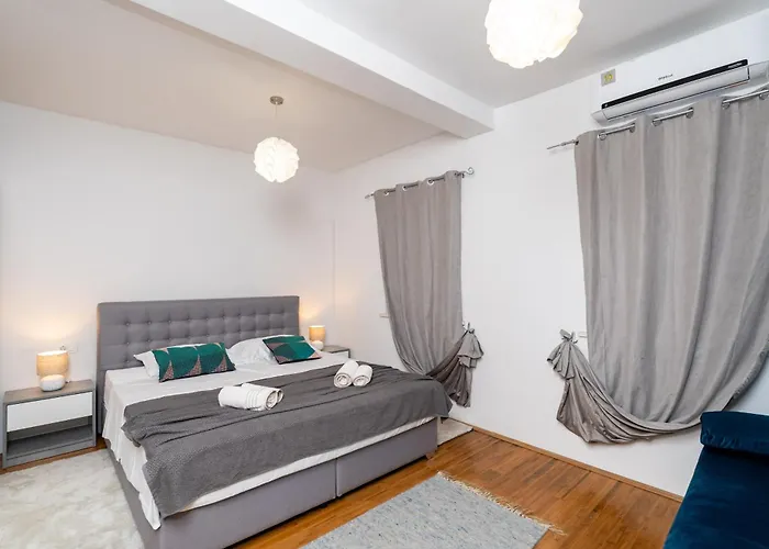 Superior Fiva With Sea View, Pool And Free Parking Apartmán *