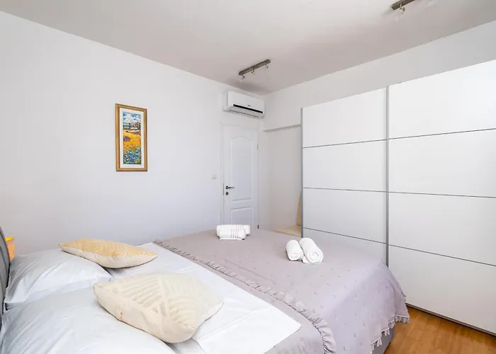 Superior Fiva With Sea View, Pool And Free Parking Apartmán Mlini