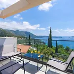 Superior Fiva With Sea View, Pool And Free Parking Appartement