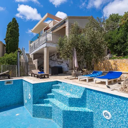 Superior Fiva With Sea View, Pool And Free Parking Apartman *