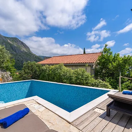 Apartman Superior Fiva With Sea View, Pool And Free Parking *