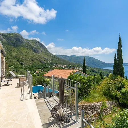 Superior Fiva With Sea View, Pool And Free Parking Apartment