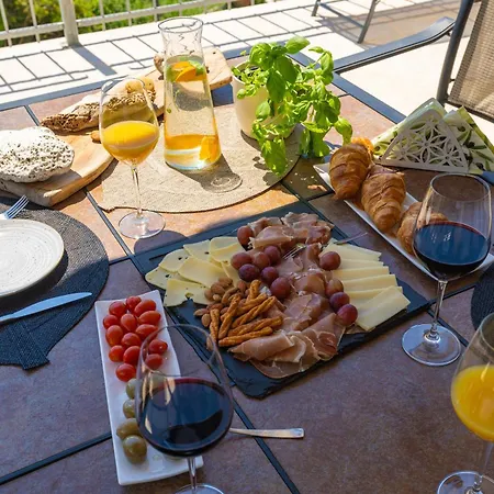 Superior Fiva With Sea View, Pool And Free Parking Apartman Mlini