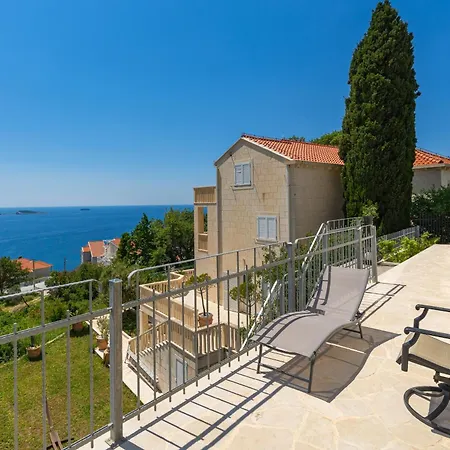 Superior Fiva With Sea View, Pool And Free Parking Apartman *