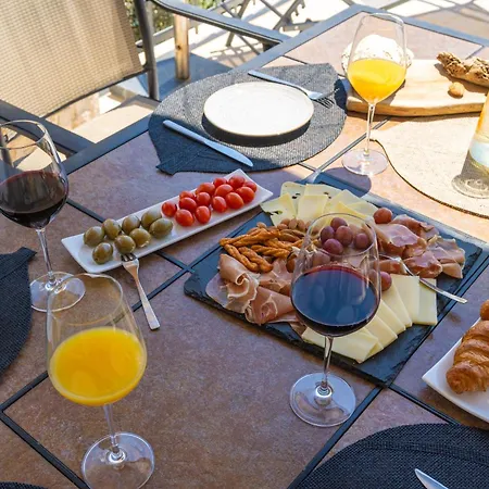 Superior Fiva With Sea View, Pool And Free Parking