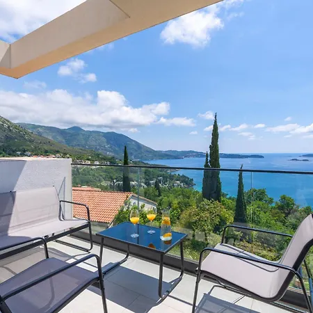 Superior Fiva With Sea View, Pool And Free Parking Apartment