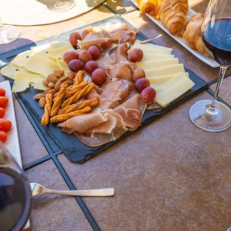 Superior Fiva With Sea View, Pool And Free Parking Apartman *