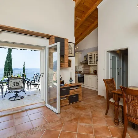 Superior Fiva With Sea View, Pool And Free Parking Apartman *