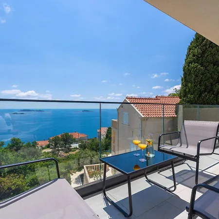 Superior Fiva With Sea View, Pool And Free Parking