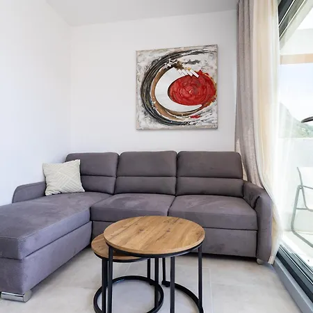 Superior Fiva With Sea View, Pool And Free Parking Apartment