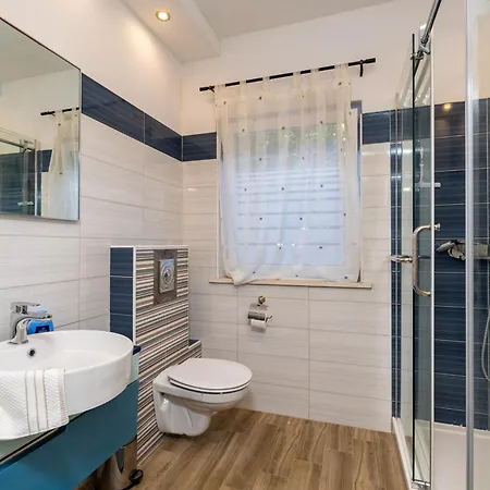 Superior Fiva With Sea View, Pool And Free Parking Mlini