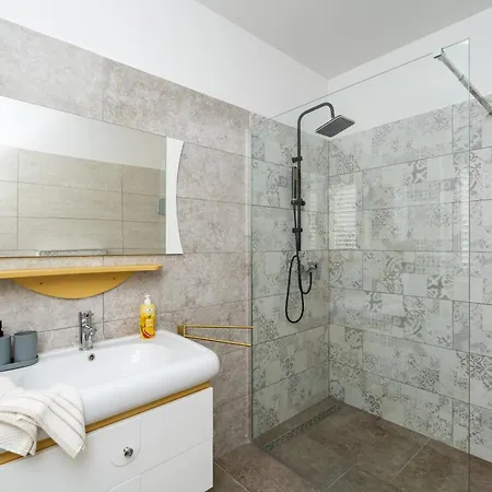 Superior Fiva With Sea View, Pool And Free Parking Apartman Mlini