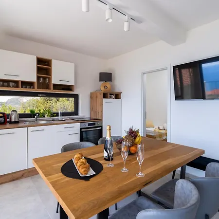 Superior Fiva With Sea View, Pool And Free Parking *