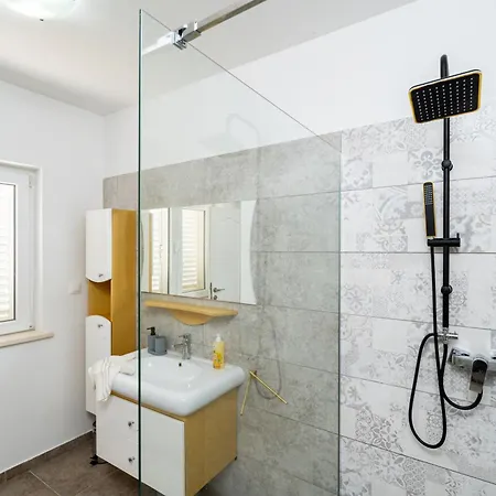 Apartman Superior Fiva With Sea View, Pool And Free Parking