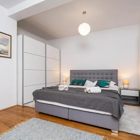 Superior Fiva With Sea View, Pool And Free Parking * 믈리니