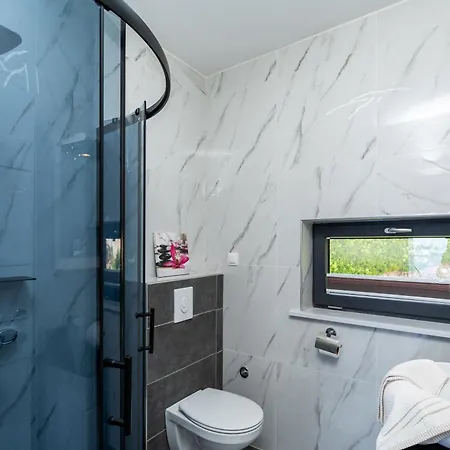 Superior Fiva With Sea View, Pool And Free Parking Apartman