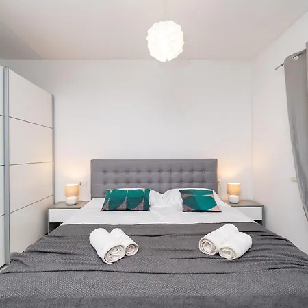 Superior Fiva With Sea View, Pool And Free Parking 아파트