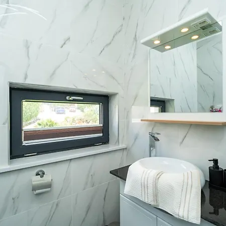 Superior Fiva With Sea View, Pool And Free Parking 믈리니