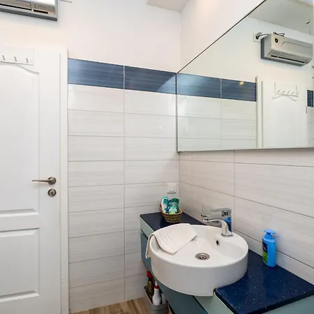 Apartman Superior Fiva With Sea View, Pool And Free Parking