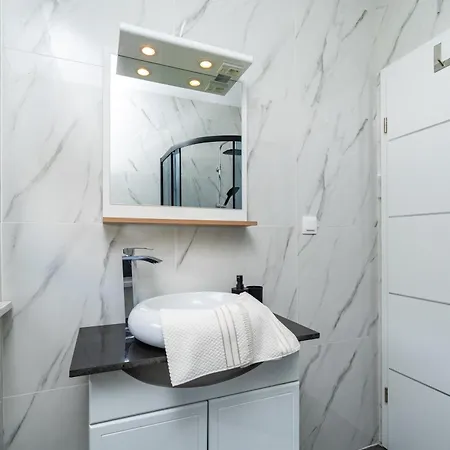 Superior Fiva With Sea View, Pool And Free Parking Apartman *