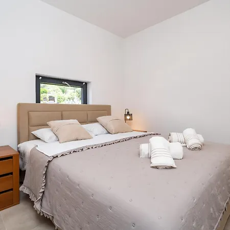 Apartman Superior Fiva With Sea View, Pool And Free Parking Mlini