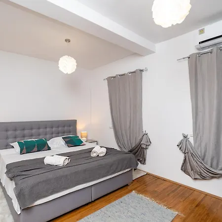 Superior Fiva With Sea View, Pool And Free Parking Apartment *
