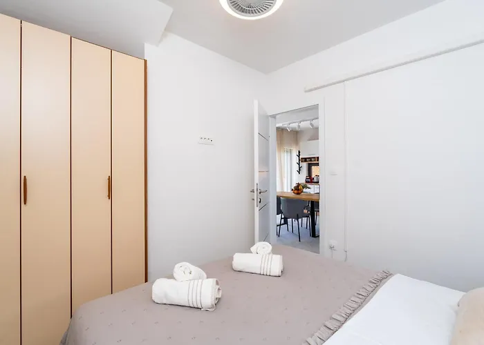 Superior Fiva With Sea View, Pool And Free Parking Lägenhet *